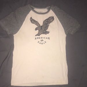 American Eagle Classic Fit Graphic Tee Small